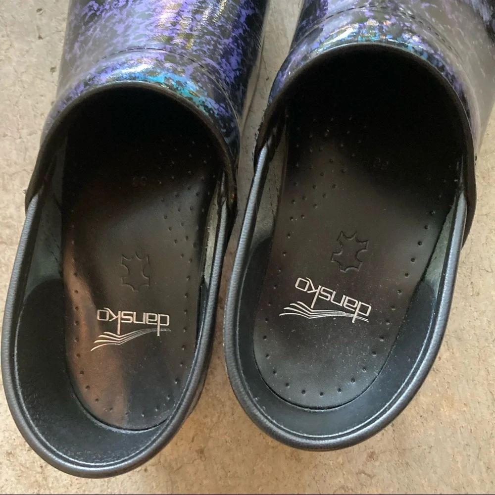 Dansko | Pewter Leopard Patent Professional Clogs - Picture 9 of 11